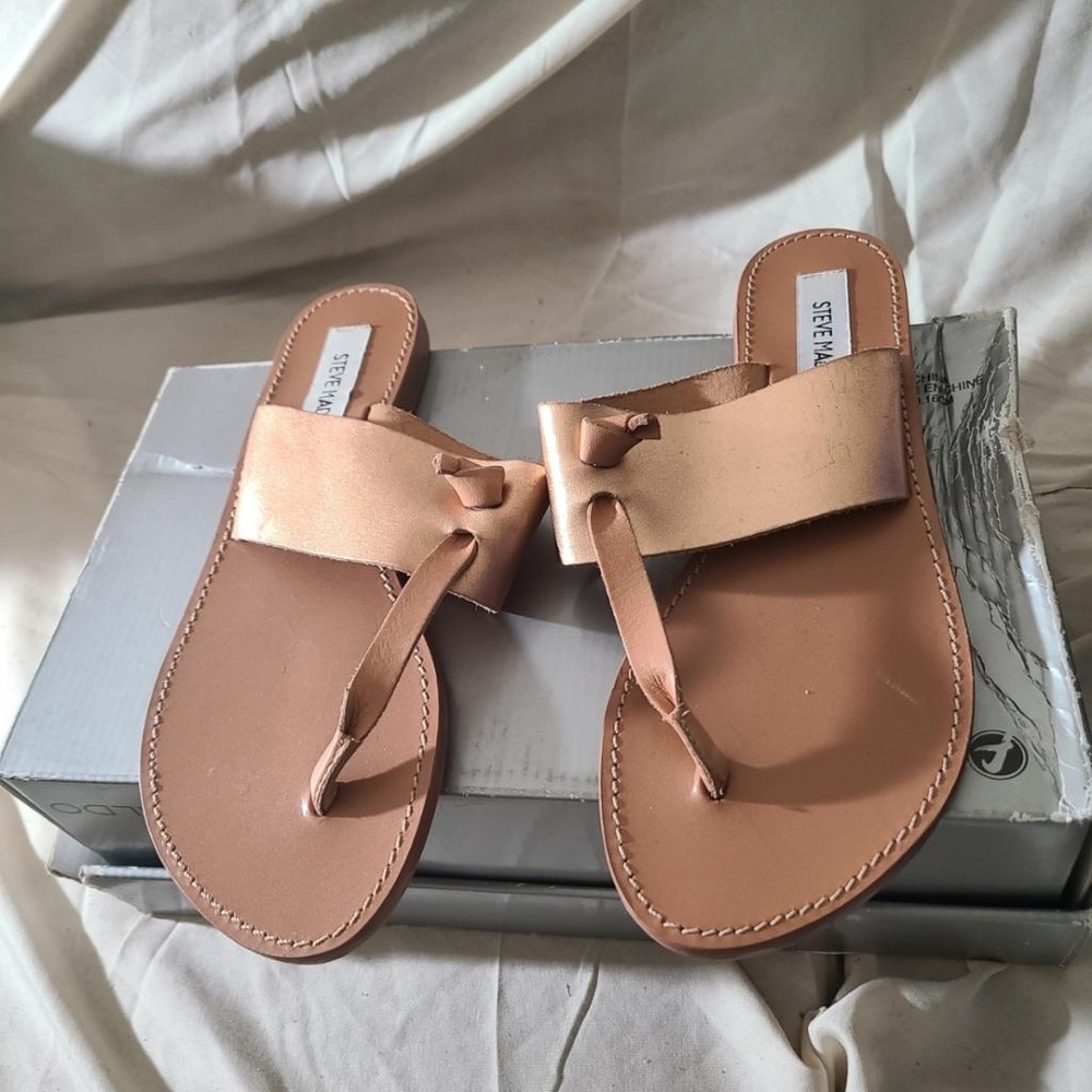 Steve Madden thong sandal